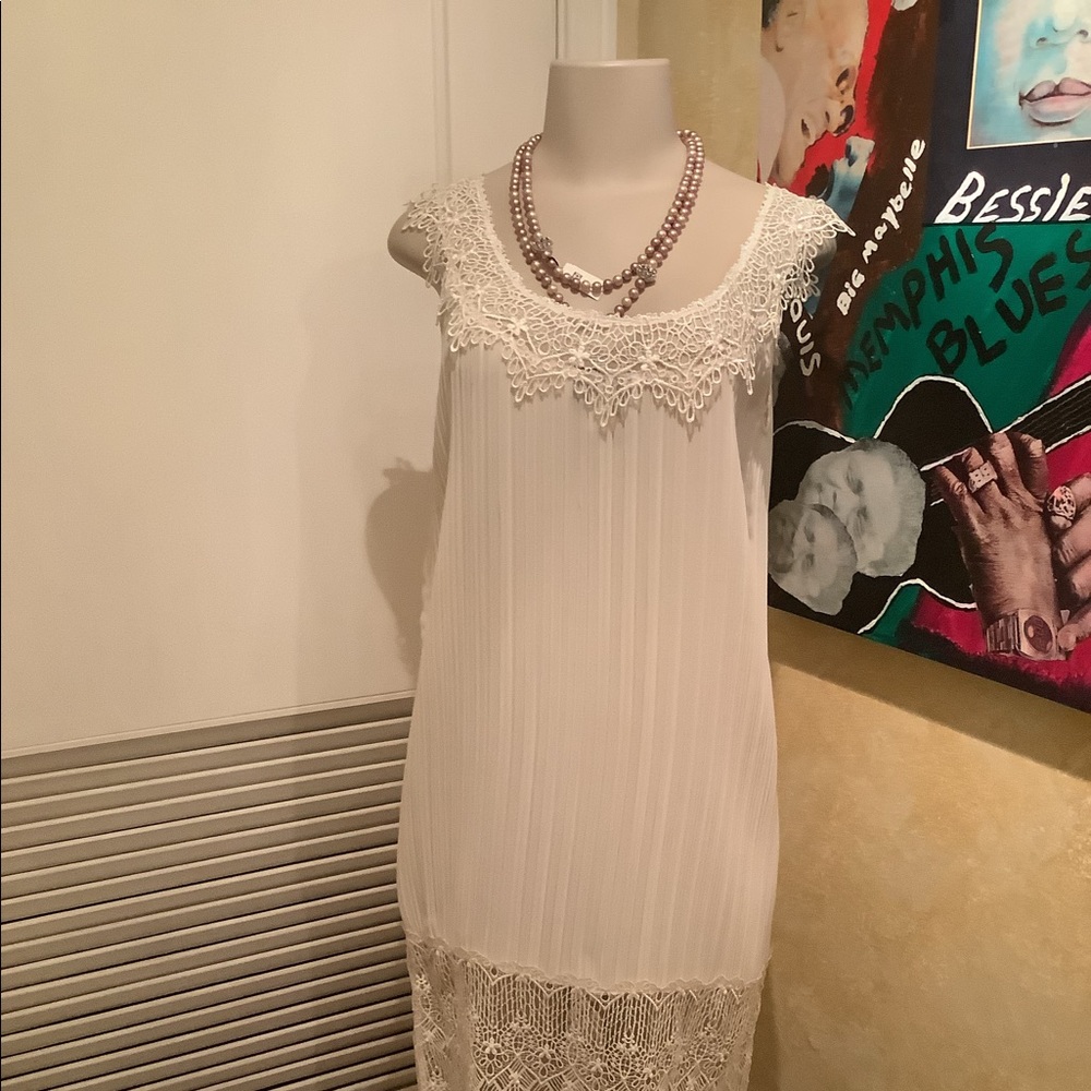 Dress with lace trim
